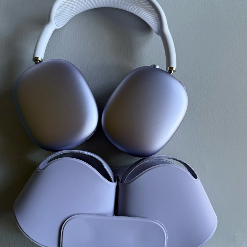 Apple AirPods Max in Purple - Picture 6 of 8